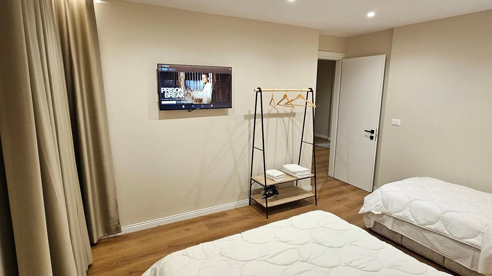 Tirana Center Piazza In Deluxe Apartment